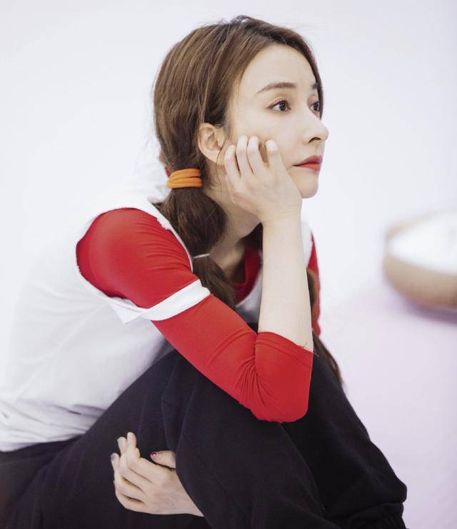 公众人物|吴昕上过一档不哭的节目吗？女团组队哭，提及网络攻击又哭了