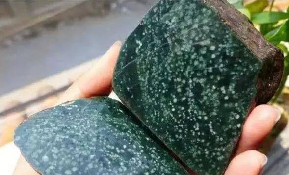 原创如梦如幻似风雪一一极品墨翠雪花棉原石欣赏
