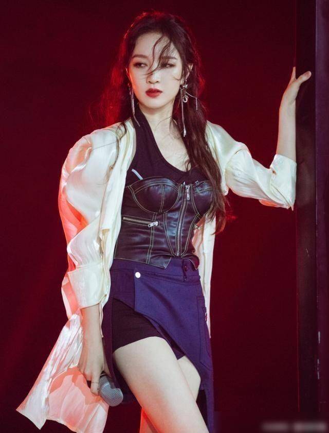 孟佳|孟佳59块钱的T恤太香了吧?盘点姐姐们的平价穿搭