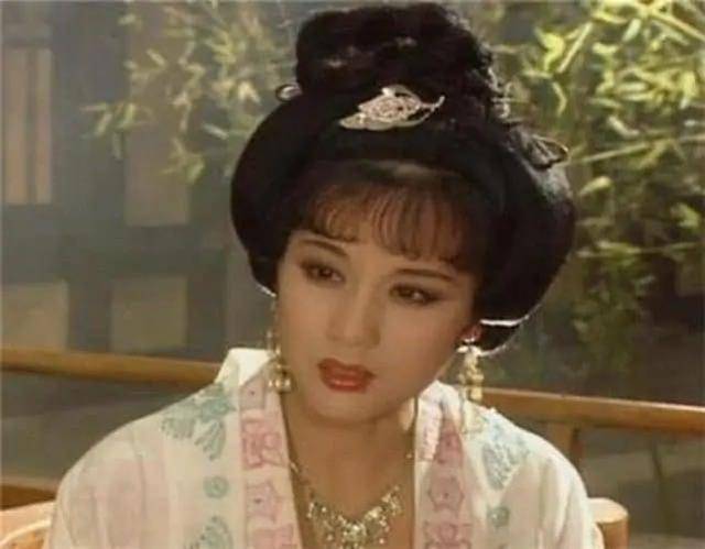 衣服|最美容妃李建群去世,设计的衣服高度还原历史,不愧第一古典美人