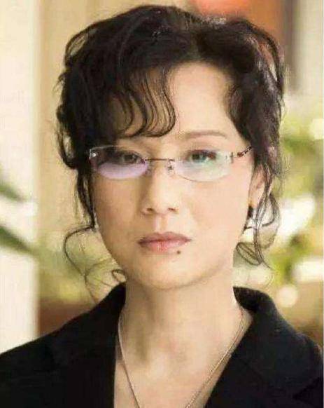 衣服|最美容妃李建群去世,设计的衣服高度还原历史,不愧第一古典美人