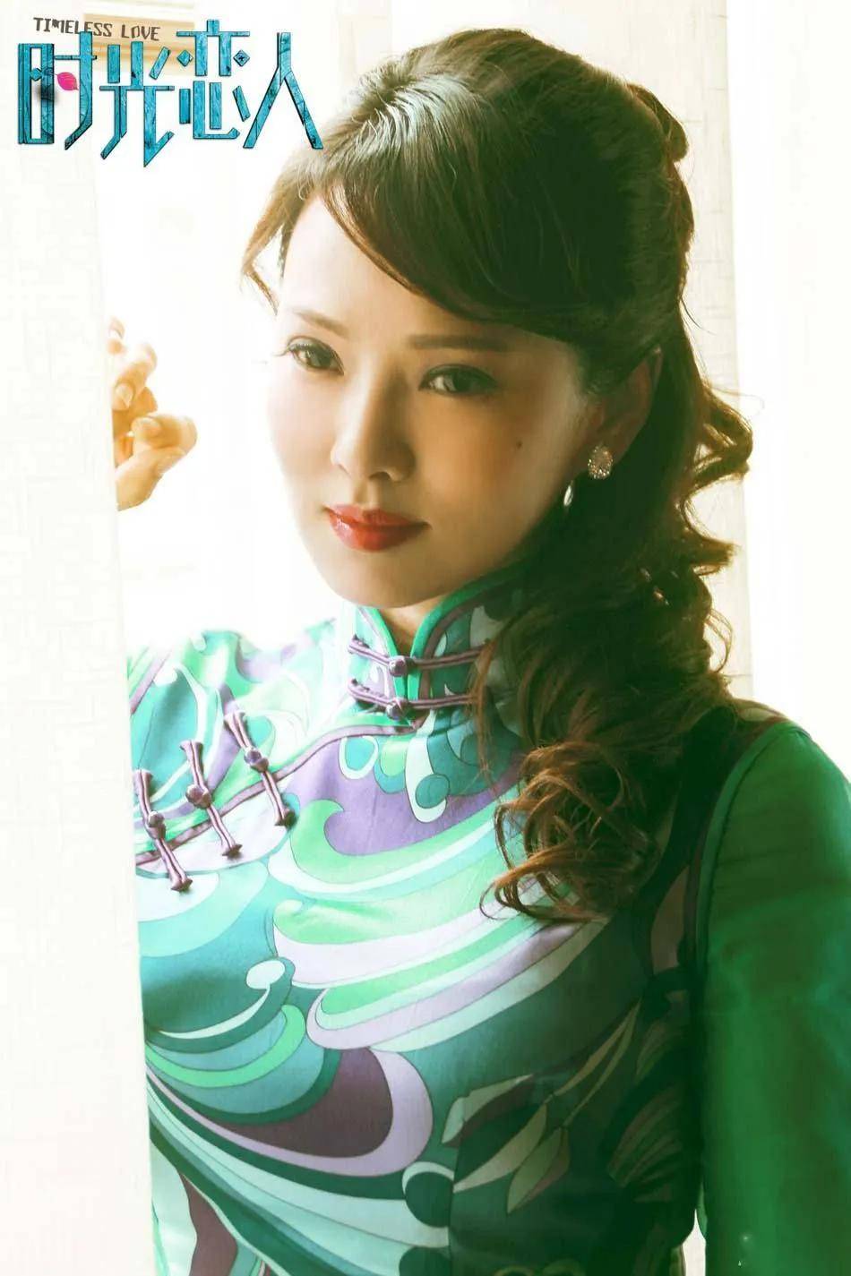 旗袍|风情万种，摇曳生姿，姐姐们女团造型飒极了，这个造型也是极美的