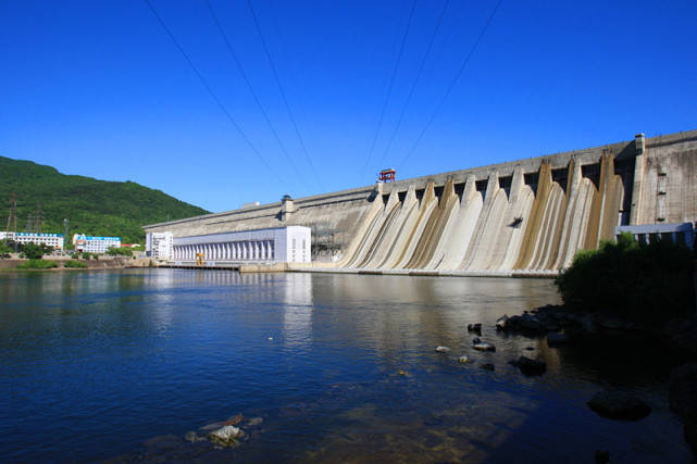 我国建设最早的大型水电站丰满水电站,这座历史悠久的水电站计划于