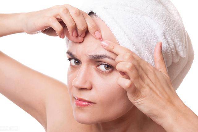 怎么快速去黑头方法 b1f26fb1ae76499bb2ab15170977950f.jpeg