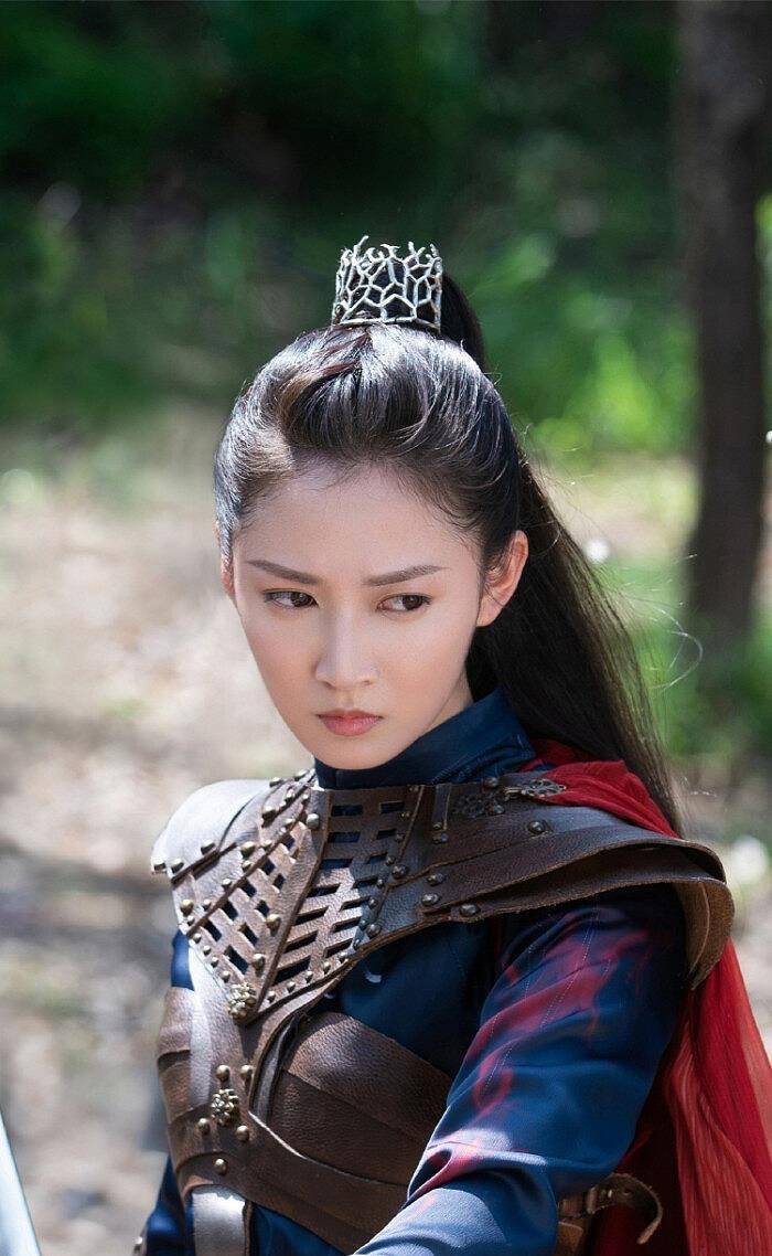 《月上重火》陈钰琪红衣壁纸分享,一代侠女,英姿飒爽