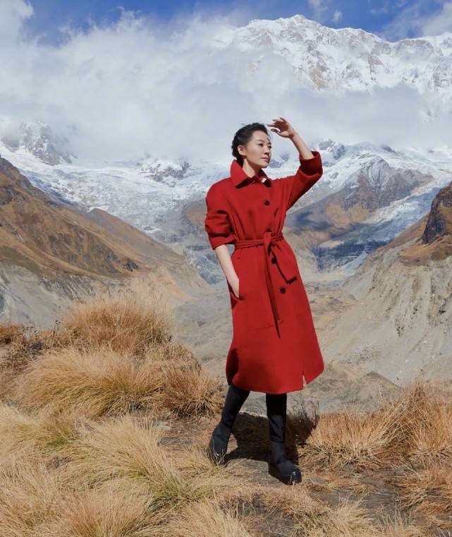 曲线|路人街头偶遇许晴,完美诠释S型曲线美人,51岁的状态让人羡慕