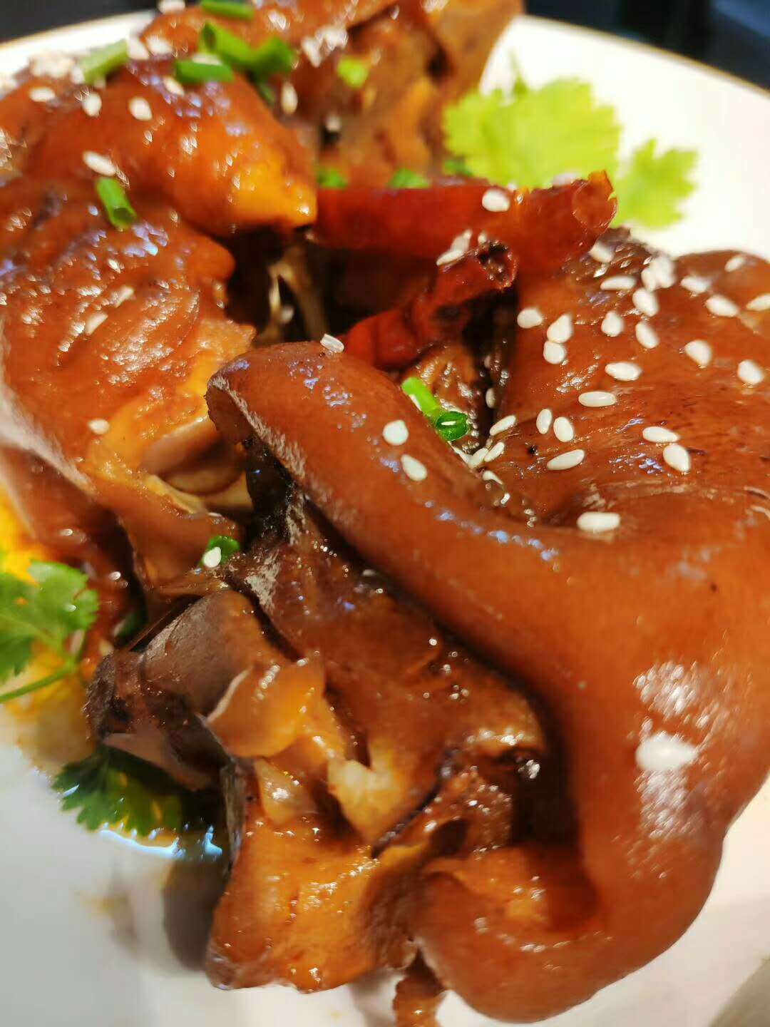 原创益阳:听说吃上桃花仑美食城的卤猪蹄需要预约?|甘小甜美食有约