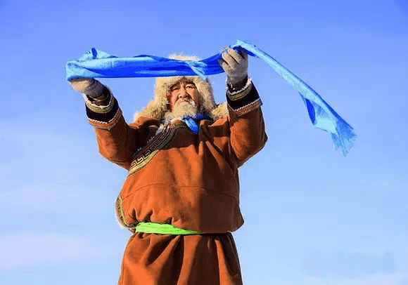 哈达已经成蒙古等民族群众特有的礼仪往来必备之物,是民族文化的重要