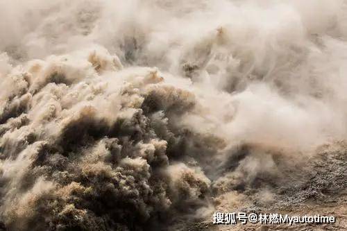 荣威|国家队甩向特斯拉们的第一个王炸，会是荣威R的新零售战略吗？