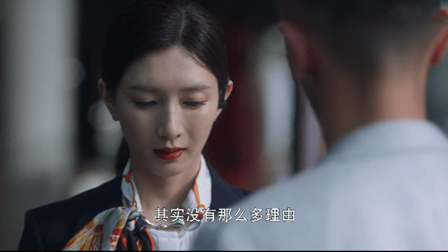 爱情|《三十而已》王漫妮手链多少钱，梁正贤没说实话，错误从误会开始