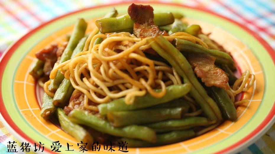 豆角|一人一大碗都不够天天妈妈怎样做焖面？营养美味
