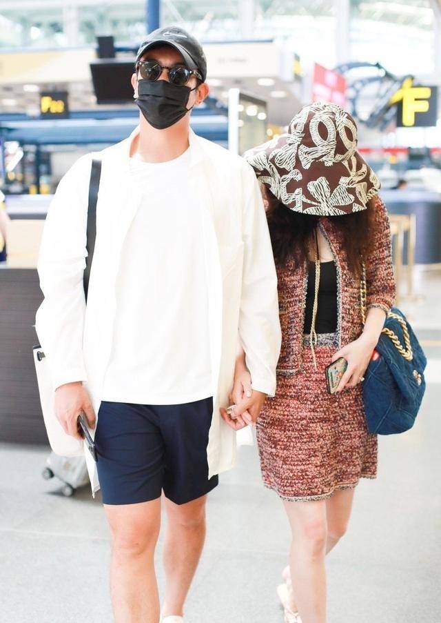 杜江|霍思燕一家三口久违露面，嗯哼长高不少，霍思燕穿针织裙温柔优雅