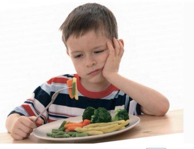 医生|7岁男孩脾胃虚，停止生长，医生怒斥家长，怎么给孩子常吃这些？