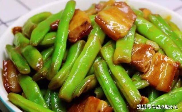 2020-07-22 18:29 五花肉炒芸豆 食材:芸豆500克,五花肉200克,葱1个