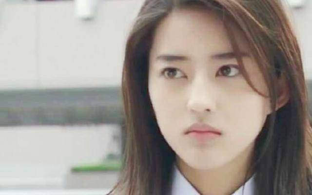 刘亦菲|刘亦菲黄圣依脸越来越大，女神组团发腮，小泽真珠也没逃脱