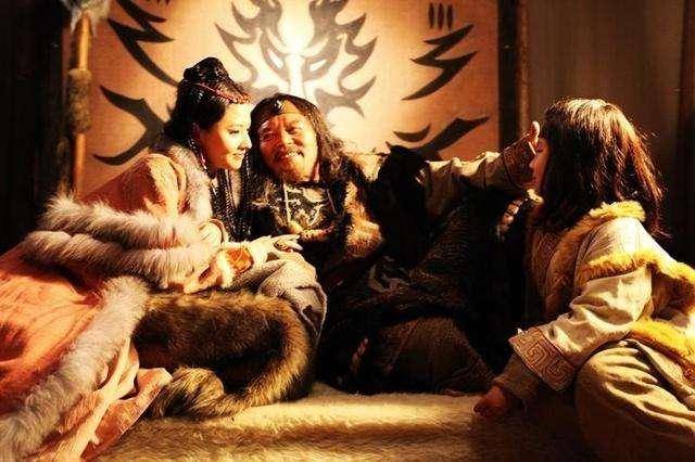 一般人,能在中原那么乱的情况下当上皇帝,肯定是有神灵保佑的,大单于