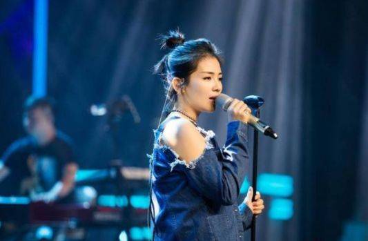 女人|42岁的刘涛宣布转行：从「贤妻」到「总裁」，女人闪耀的地方绝不止外表！