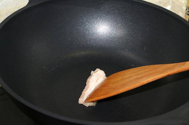 最简单的炒菜铁锅大全 60f47fe8ada44813a820fec5d676962f.jpeg