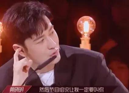 张萌|原创黄晓明状态不佳？被宁静强搂跳舞，慌到手不知放哪，还一脸嫌弃？