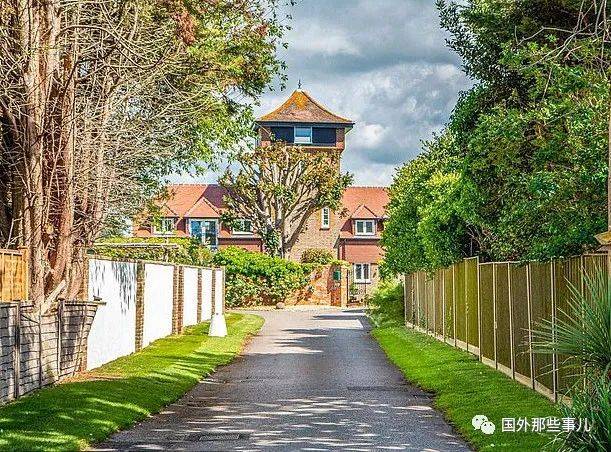 约合|男子价值1100万元海景房仅挂18元甩卖，他还倒贴134万