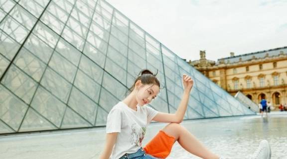 热巴|00后“小花旦”李诗颖，外形酷似热巴，街头演绎“双面”少女