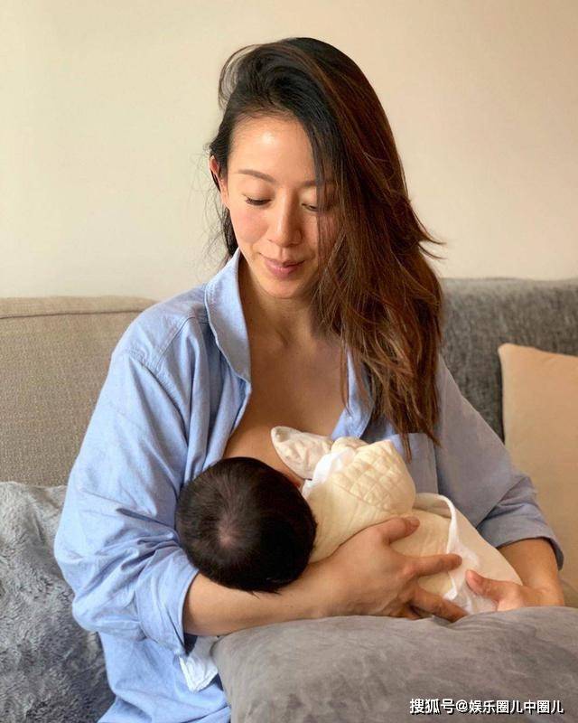 “贪玩人妻”晒儿子萌照，一家三口劲温馨，婚后与吴卓羲泳池嬉戏