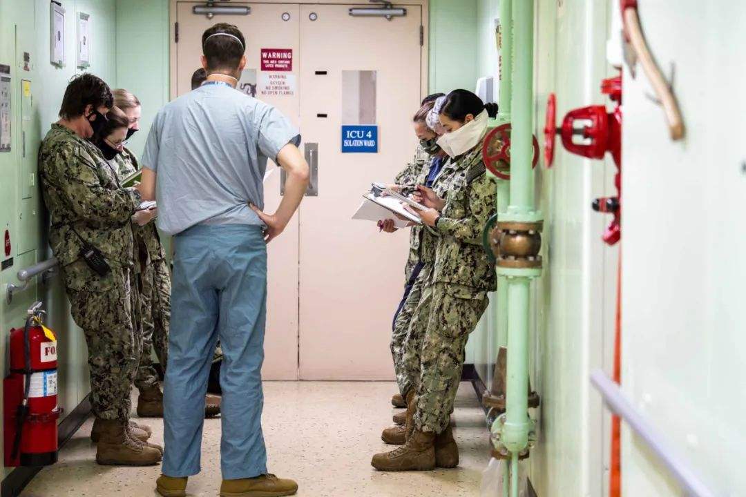 组建“病毒军团”？美国疫情失控，1.9万士兵感