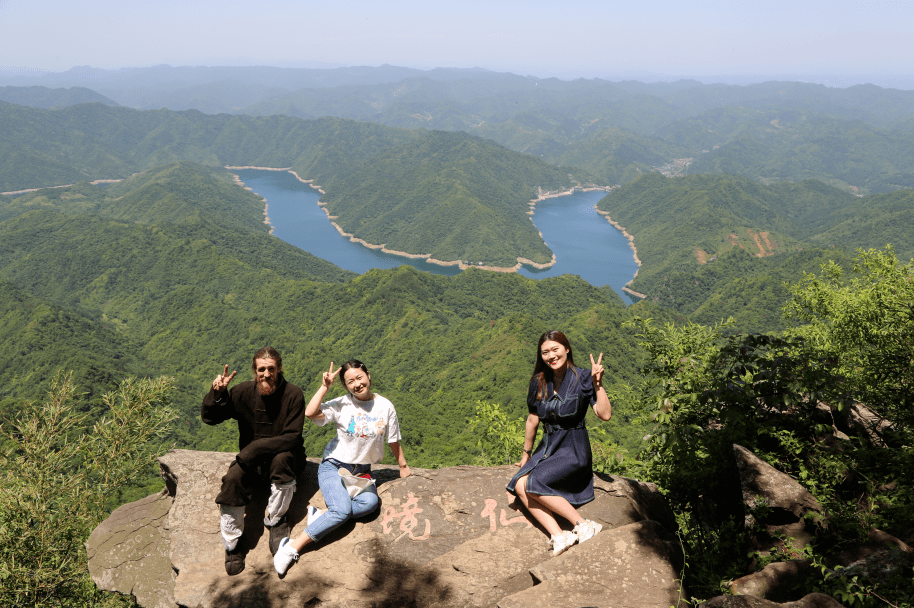 跨省旅游开通啦!来十堰,必到竹山圣水湖"赏湖景,识古庸"