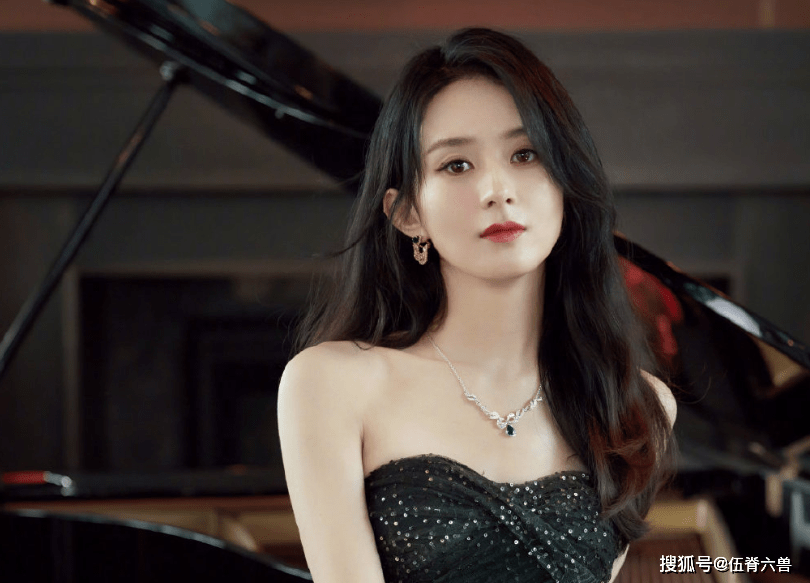 杨颖|杨颖时尚资源被嘲后,赵丽颖也遭品牌“降级”,大牌也要看脸色?