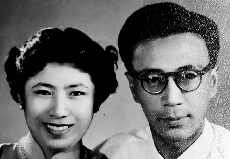 1978年,长影厂为张巨光平反,并举行了追悼会,现场挽联是"文采初萌