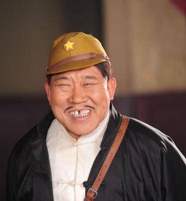 "歪嘴丑男"杜旭东,与妻子相守30几年0绯闻?看看是谁就