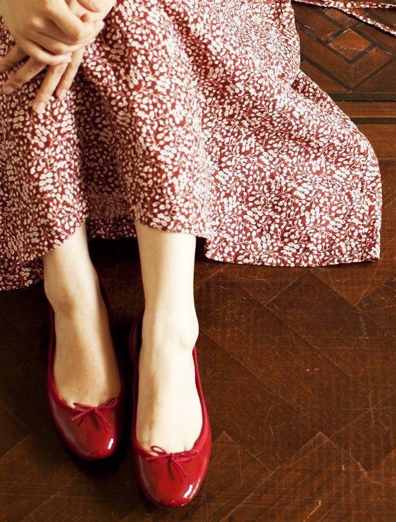 芭蕾|这双平底鞋流行了半个多世纪，让赫本美成经典，杨幂穿出时髦俏皮