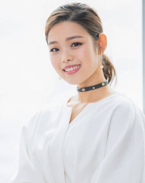 曾因|13年后的莫小贝堪比“整容”，曾因丑遭人嘲，今美得人不敢高攀