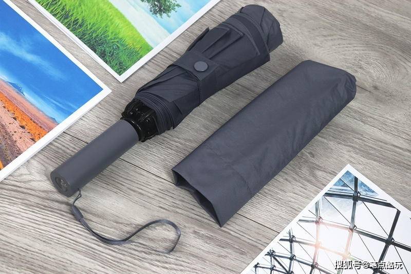 照明|一键收+不湿身+遮烈日+照夜路！90分的雨伞能耐蛮大，今夏备一把