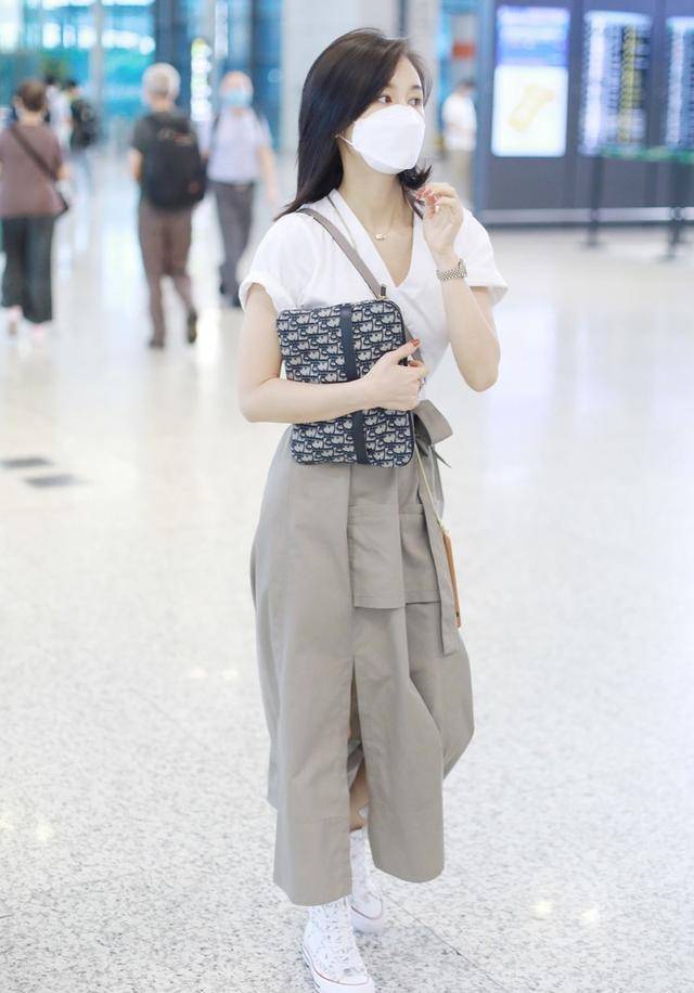 调配|王子文防拍出新招，温柔搭配很随性，一看就是知性女人