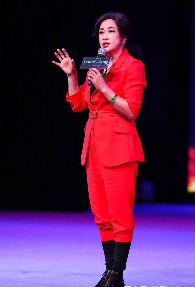 69岁的刘晓庆依然没得我行我素