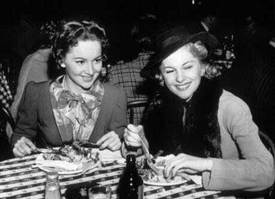 妹妹|原创奥利维亚德哈维兰家中去世，享年104岁，影后姐妹互撕终落幕