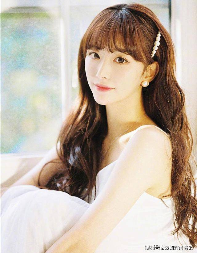 珍珠|谁说珍珠是奶奶辈的专属？这样穿戴太显气质，从老年圈拉回时尚圈