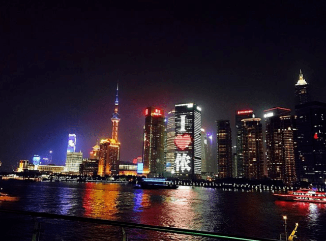 luna|原创潘玮柏恋爱时间点曝光，曾用高楼灯光示爱，女方发表白短信超感人