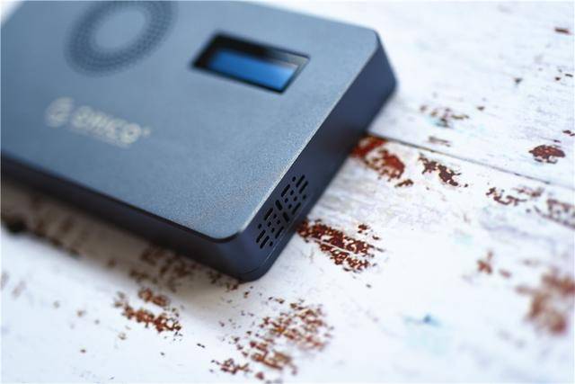 电源|10Gb/s速率，加一个小风扇，自制一个持续低温的移动硬盘