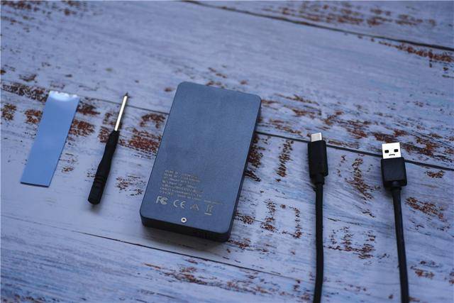 电源|10Gb/s速率，加一个小风扇，自制一个持续低温的移动硬盘