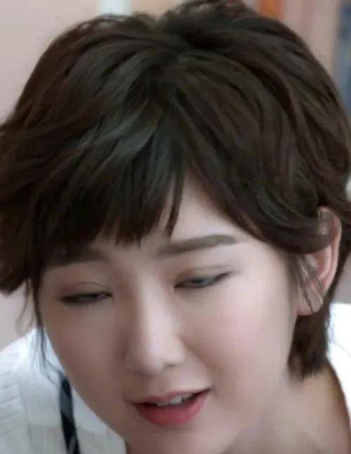 双眼皮|翻了100张照片，才发现她是贵圈换头最失败的女星