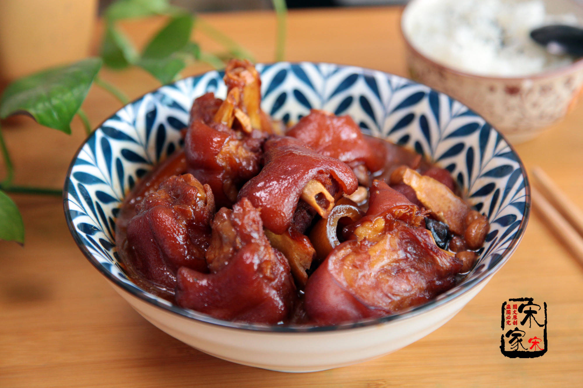 夏天消耗多，女人碰见这菜别手软，富含胶质，多吃气色棒！