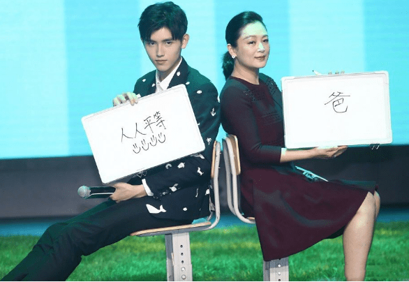 陈红儿子不温不火，宋丹丹捧儿子也不行，她撒手不管儿子却红到发紫