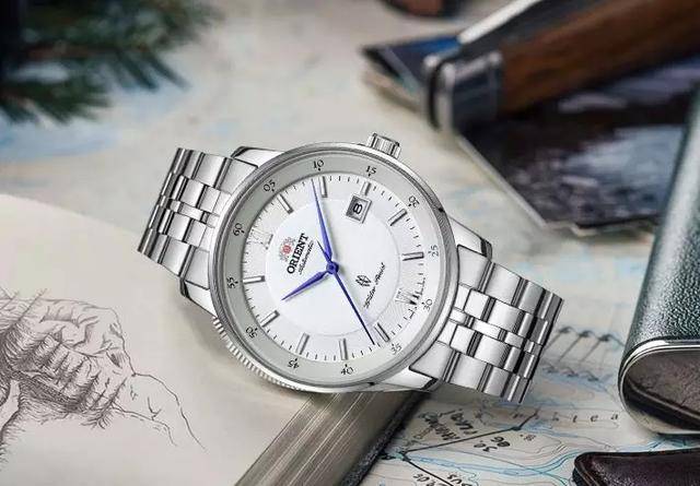 表盘|东方双狮"戴"你领略不一样的秋色!