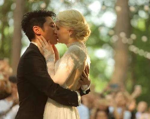 何炅共|原创撒贝宁当奶爸的226天,妻子李白和龙凤胎疑似仍在国外?