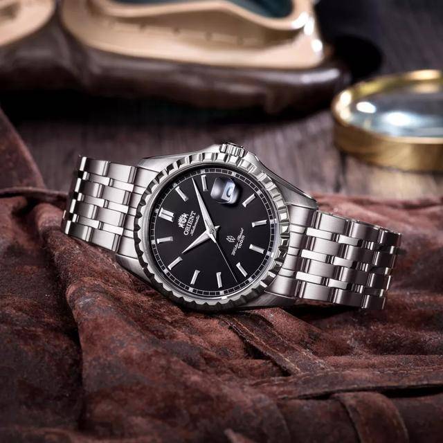 表盘|东方双狮"戴"你领略不一样的秋色!