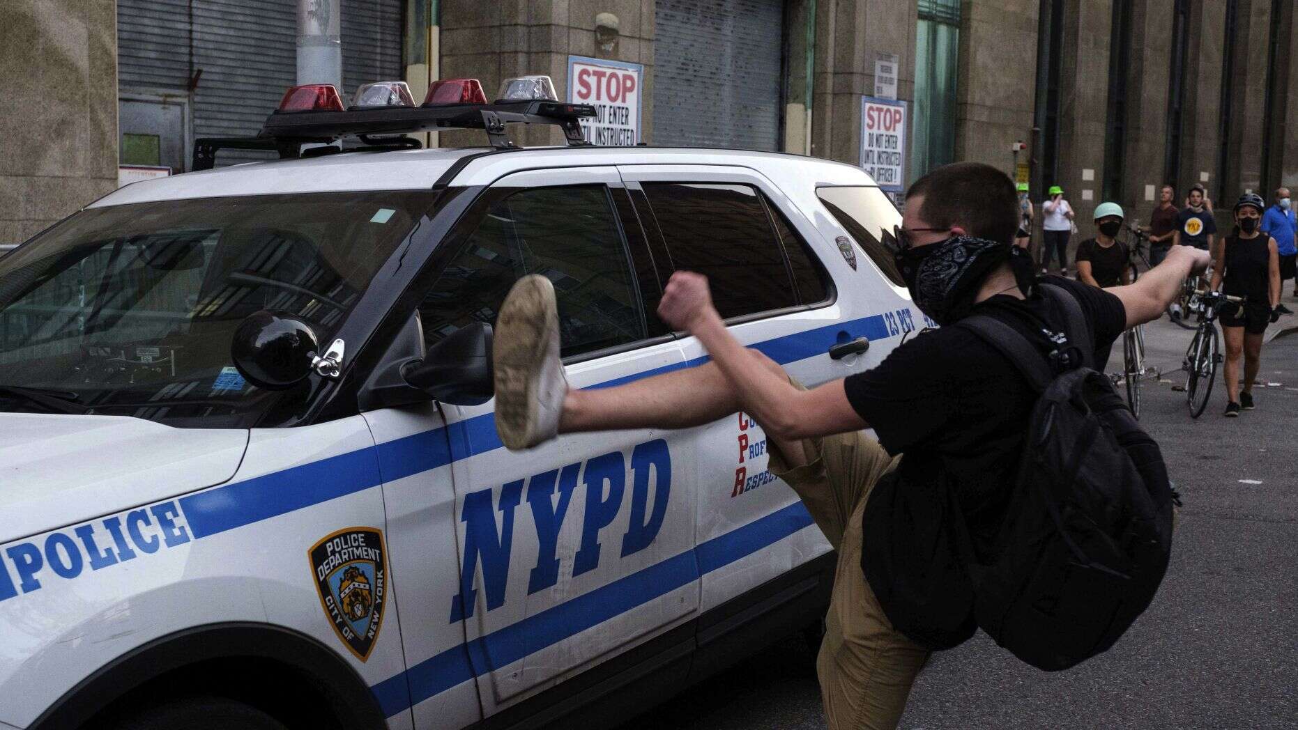 原创纽约警方:303辆警车在抗议中被破坏 损失近100万美元