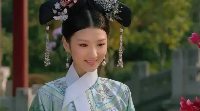 双眼皮|翻了100张照片，才发现她是贵圈换头最失败的女星