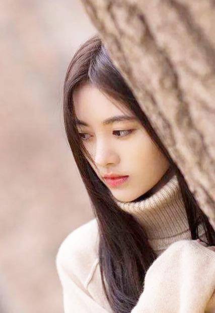 鞠婧祎出道时的照片和现在的照片 9e787f9b5c604fb4b715df008b0906c8.jpeg